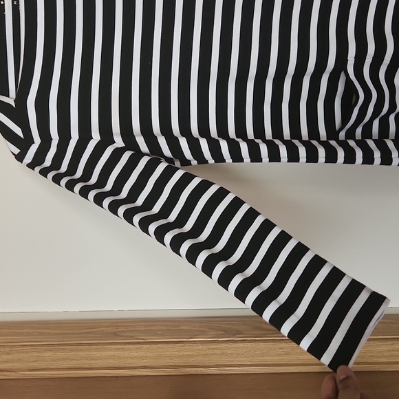 Kate Spade Black & White Striped Long Sleeve Dress w/ Front Pockets - Picture 4 of 5